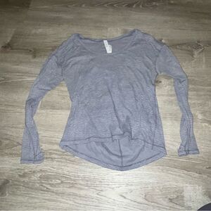 Lululemon long sleeve size 4